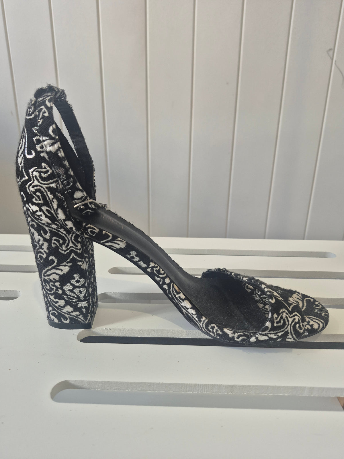 LAT05 - Therapy Black & Silver Brocade Heels – Size 9