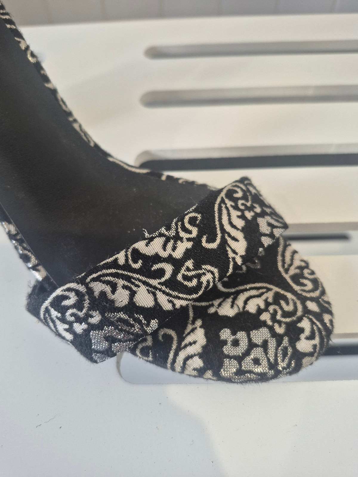 LAT05 - Therapy Black & Silver Brocade Heels – Size 9