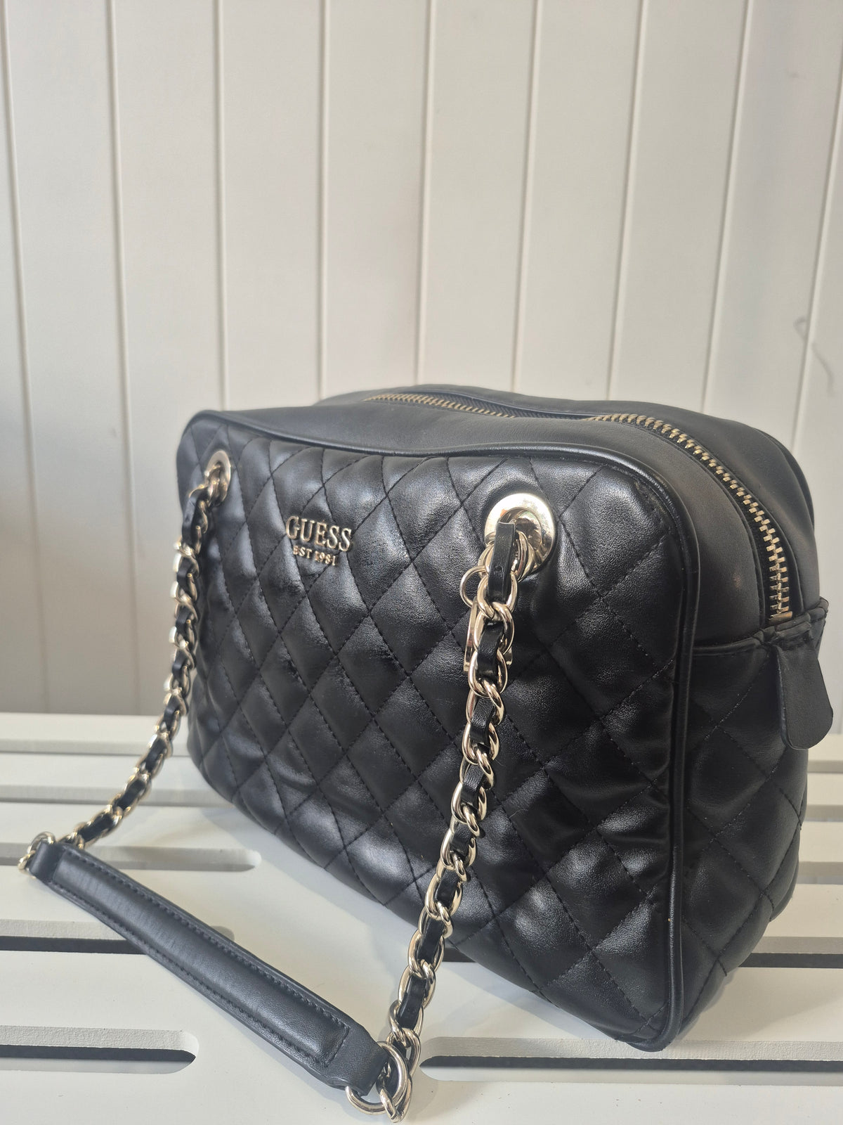 LAT03 - GUESS Shoulder bag Black