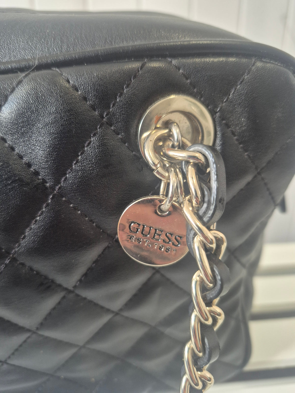 LAT03 - GUESS Shoulder bag Black