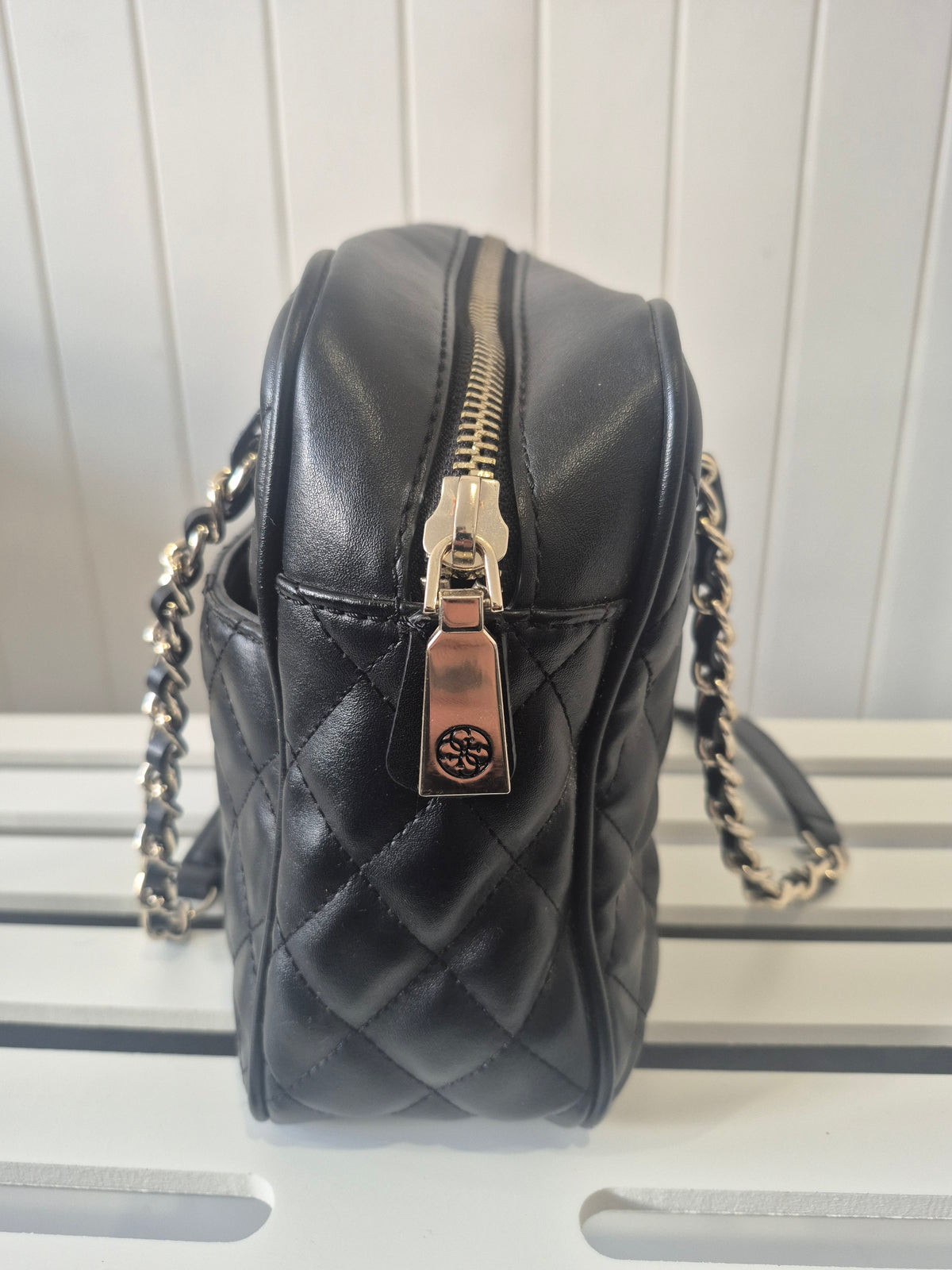 LAT03 - GUESS Shoulder bag Black
