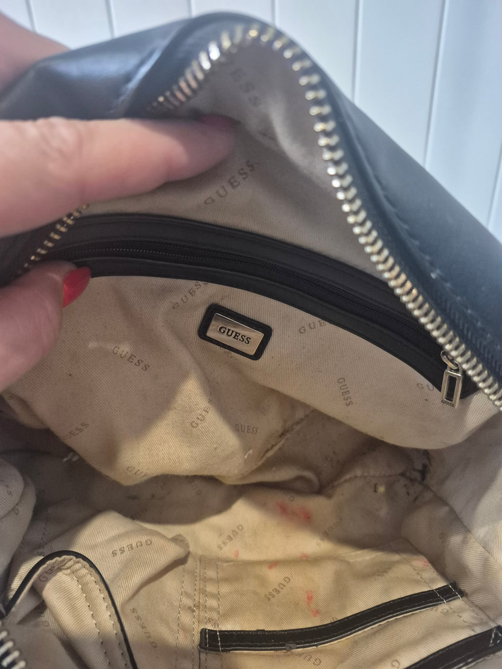 LAT03 - GUESS Shoulder bag Black