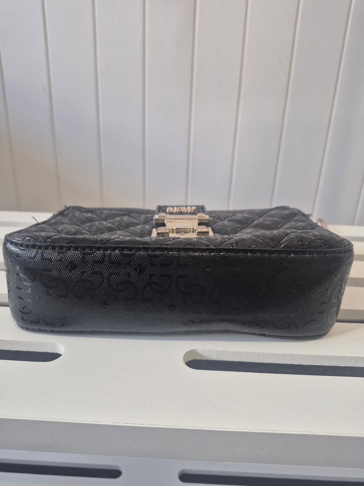 LAT01 - GUESS Crossbody Bag Black