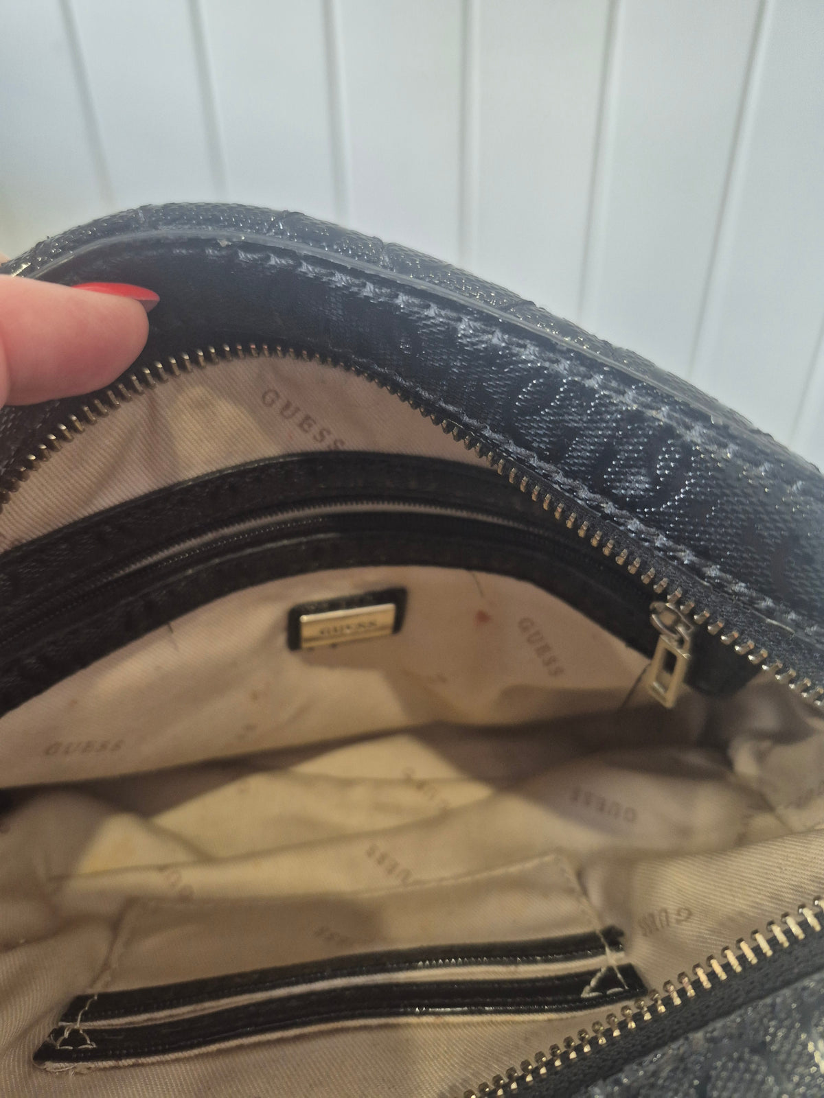 LAT01 - GUESS Crossbody Bag Black